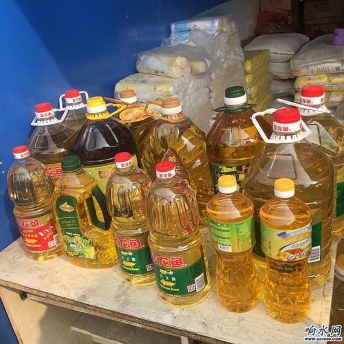 灯火里的烟火气 东园街北首海洋粮油的日常